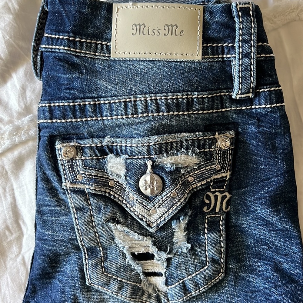 Miss Me Curvy Ankle Skinny 27 waist